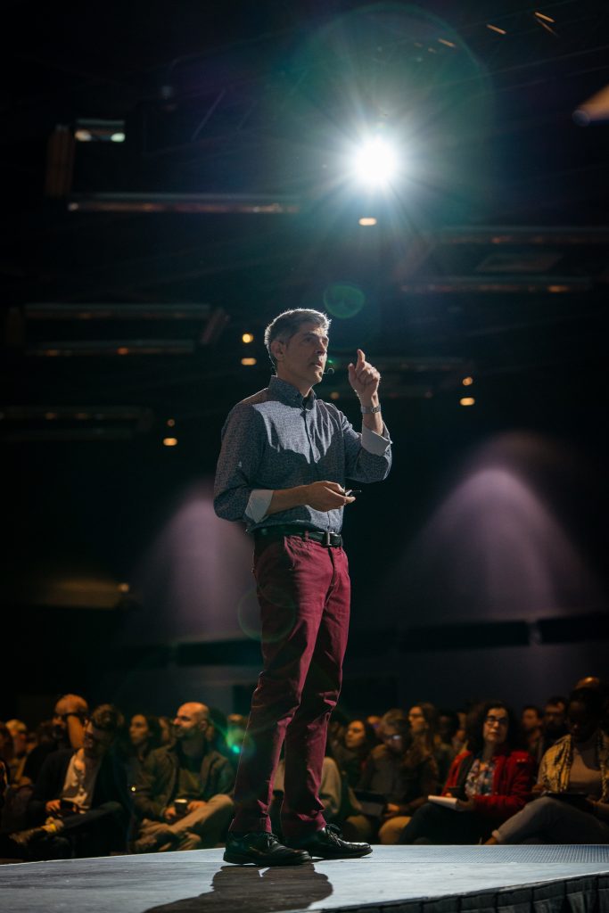 Photo de Jean-François Lavallée en conférence TED