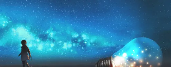 Un garçon qui traîne une grosse ampoule dans un décor de ciel de nuit et de poussière étoilée. Il s'agit d'une oeuvre de peinture digitale.